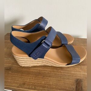 NEW UGG Eisley Navy Leather Espadrille
Strap Sandals Size 8.5